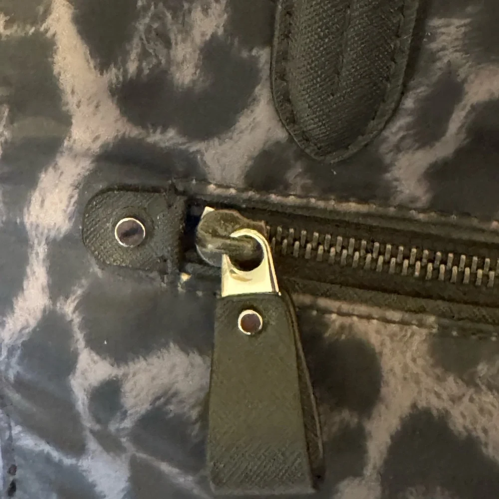 Michael KORS Kelsey black and gray leopard nylon medium shoulder purse